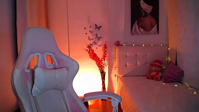 Snapshot of esmeraldaa230 chatting on 02-25-25, 01:28 esmeraldaa230 online show from 02-25-25, 01:28