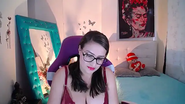 Snapshot of esmeraldaa230 chatting on 09-19-25, 09:37 esmeraldaa230 online show from 09-19-25, 09:37