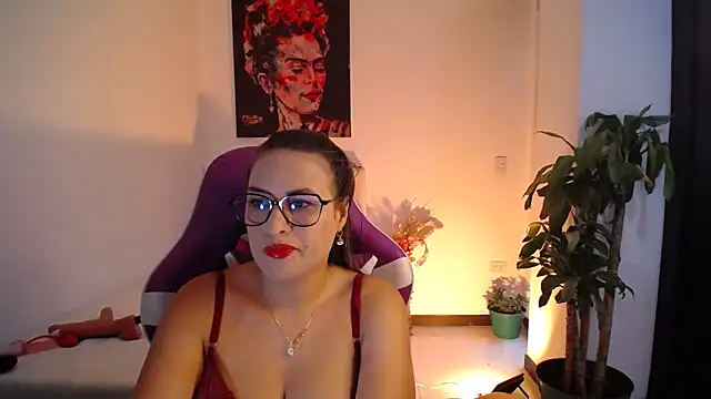 Snapshot of esmeraldaa230 chatting on 10-31-25, 08:21 esmeraldaa230 online show from 10-31-25, 08:21