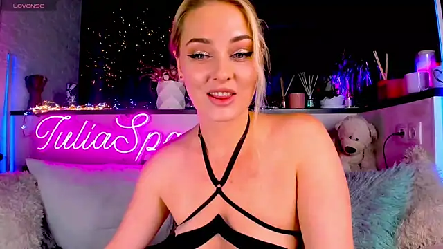 Snapshot of _JuliaSpace_ chatting on 12-08-24, 03:56 JuliaSpace online show from 12-08-24, 03:56