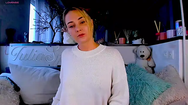 Snapshot of _JuliaSpace_ chatting on 12-12-24, 10:56 JuliaSpace online show from 12-12-24, 10:56