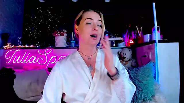 Snapshot of _JuliaSpace_ chatting on 02-09-25, 07:41 JuliaSpace online show from 02-09-25, 07:41