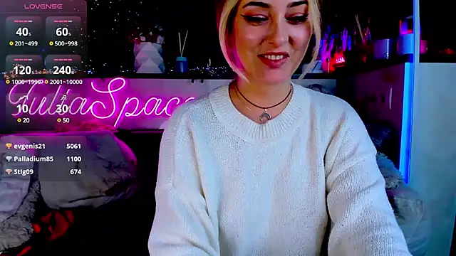 Snapshot of _JuliaSpace_ chatting on 02-14-25, 10:25 JuliaSpace online show from 02-14-25, 10:25