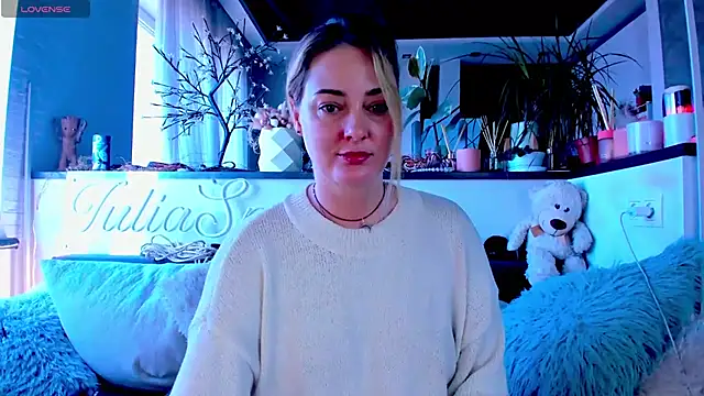 Snapshot of _JuliaSpace_ chatting on 02-23-25, 10:17 JuliaSpace online show from 02-23-25, 10:17