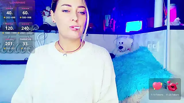 Snapshot of _JuliaSpace_ chatting on 09-30-25, 07:02 JuliaSpace online show from 09-30-25, 07:02