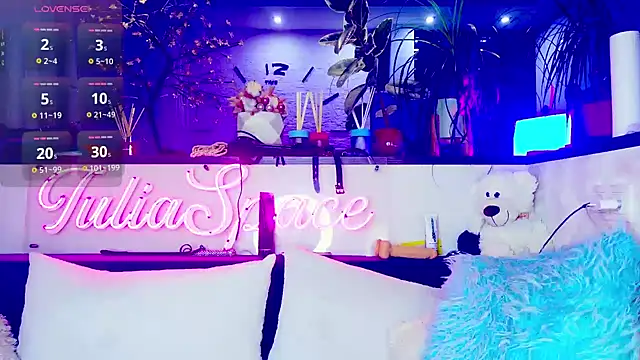 Snapshot of _JuliaSpace_ chatting on 09-30-25, 07:08 JuliaSpace online show from 09-30-25, 07:08