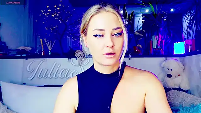 Snapshot of _JuliaSpace_ chatting on 11-09-25, 04:05 JuliaSpace online show from 11-09-25, 04:05