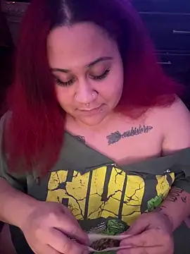 Juicyjordie online show from 12-17-25, 05:57