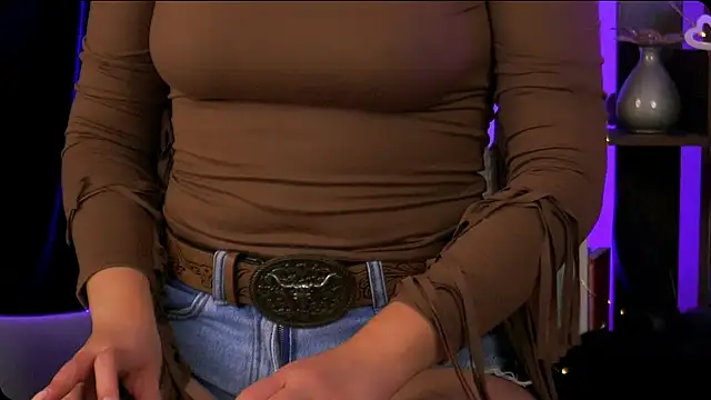 Snapshot of Bailey_Evans chatting on 10-24-25, 05:04 Bailey Evans online show from 10-24-25, 05:04