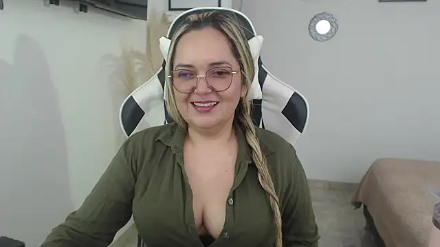 Snapshot of samy_vsn chatting on 04-20-26, 06:20 samy vsn online show from 04-20-26, 06:20