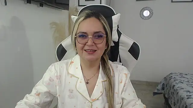 Snapshot of samy_vsn chatting on 05-01-26, 08:57 samy vsn online show from 05-01-26, 08:57
