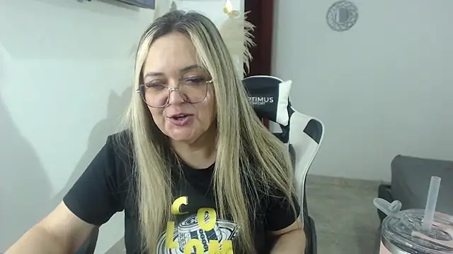 Snapshot of samy_vsn chatting on 05-19-26, 01:56 samy vsn online show from 05-19-26, 01:56