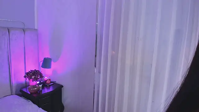 EvaaStevens online show from 11-26-25, 02:51