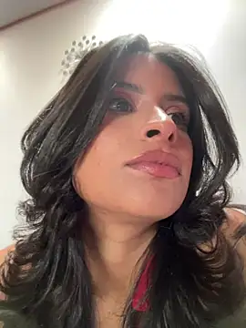 Snapshot of _elektrah chatting on 07-16-26, 01:39 elektrah online show from 07-16-26, 01:39