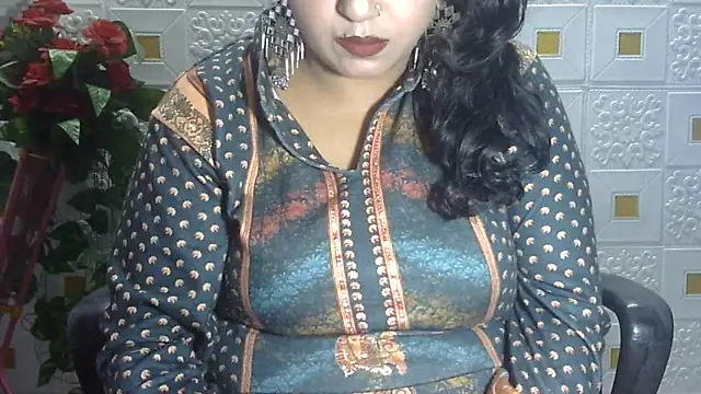 Snapshot of Sexy_komolika chatting on 03-04-25, 01:17 Sexy komolika online show from 03-04-25, 01:17