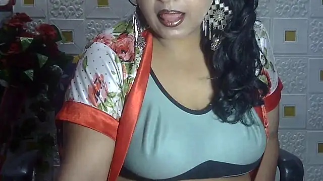 Snapshot of Sexy_komolika chatting on 03-04-25, 04:52 Sexy komolika online show from 03-04-25, 04:52