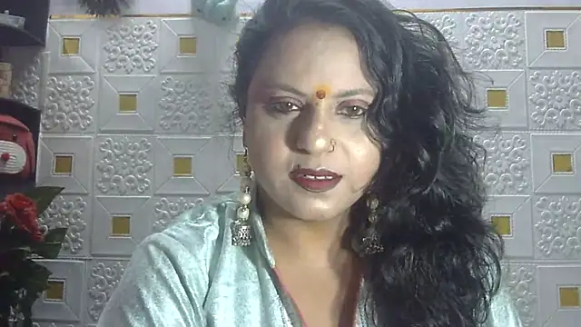 Snapshot of Sexy_komolika chatting on 03-17-25, 03:18 Sexy komolika online show from 03-17-25, 03:18