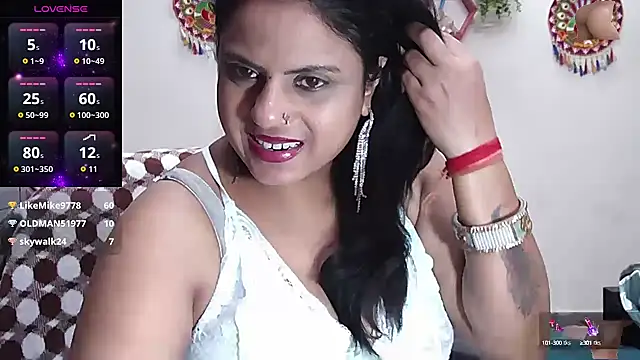 Snapshot of Sexy_komolika chatting on 09-30-25, 02:44 Sexy komolika online show from 09-30-25, 02:44