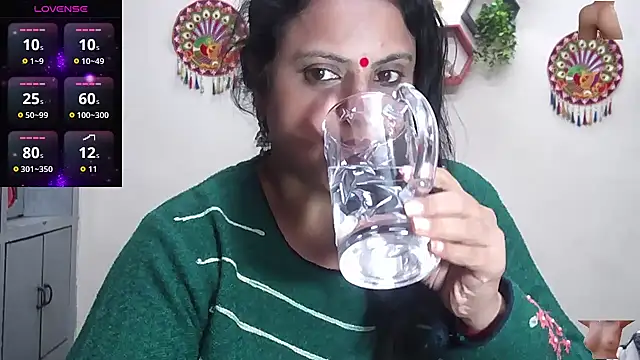 Snapshot of Sexy_komolika chatting on 12-18-25, 12:00 Sexy komolika online show from 12-18-25, 12:00