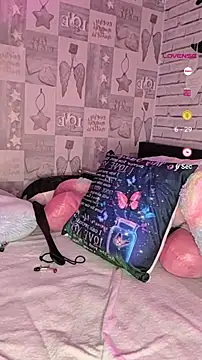 Snapshot of KinkyLittleWitch chatting on 01-25-25, 11:54 KinkyLittleWitch online show from 01-25-25, 11:54