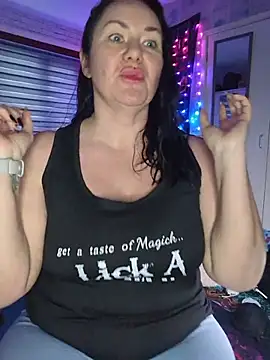 Snapshot of KinkyLittleWitch chatting on 02-06-26, 02:09 KinkyLittleWitch online show from 02-06-26, 02:09