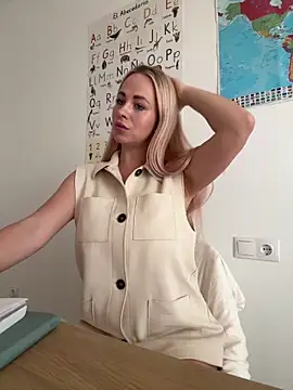 streetdoll online show from 02-04-25, 07:40