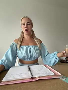 streetdoll online show from 10-09-25, 07:17