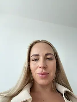 streetdoll online show from 10-24-25, 01:40