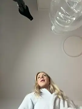 Snapshot of streetdoll chatting on 02-08-26, 07:12 streetdoll online show from 02-08-26, 07:12