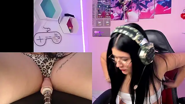 Snapshot of DanielaHang chatting on 03-14-25, 01:24 DanielaHang online show from 03-14-25, 01:24