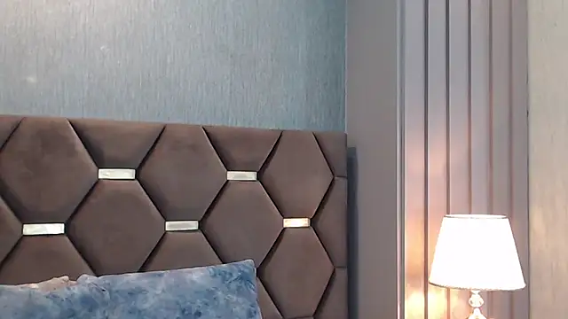 ThaniaJones online show from 04-11-26, 11:47