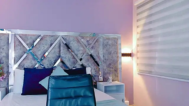 PaulinaDuarte online show from 10-18-25, 01:12