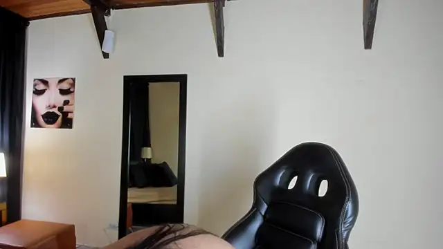 Snapshot of EmiliWilliams chatting on 10-08-25, 12:19 EmiliWilliams online show from 10-08-25, 12:19