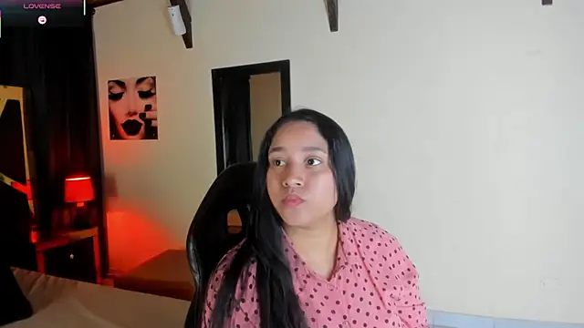 Snapshot of EmiliWilliams chatting on 10-18-25, 11:38 EmiliWilliams online show from 10-18-25, 11:38