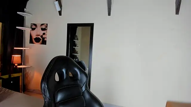 Snapshot of EmiliWilliams chatting on 11-21-25, 11:47 EmiliWilliams online show from 11-21-25, 11:47