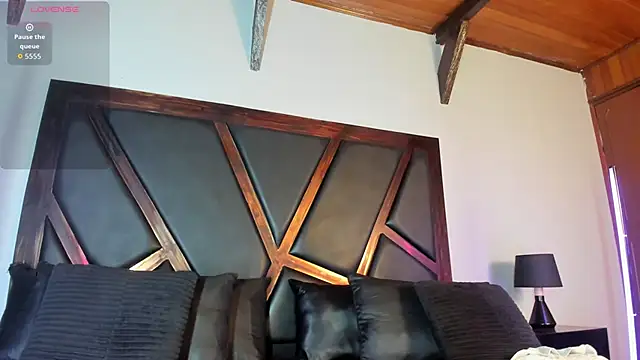 Snapshot of EmiliWilliams chatting on 02-11-26, 09:53 EmiliWilliams online show from 02-11-26, 09:53