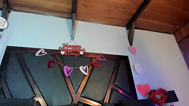 Snapshot of EmiliWilliams chatting on 02-14-26, 10:17 EmiliWilliams online show from 02-14-26, 10:17