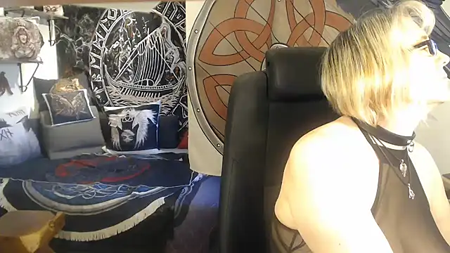 Snapshot of TittenMichelle chatting on 03-18-25, 07:52 TittenMichelle online show from 03-18-25, 07:52