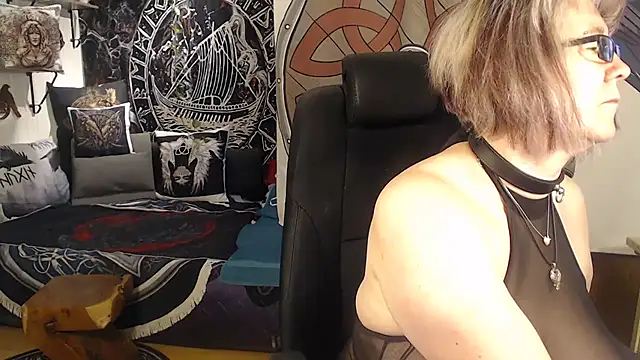 Snapshot of TittenMichelle chatting on 06-14-26, 03:52 TittenMichelle online show from 06-14-26, 03:52