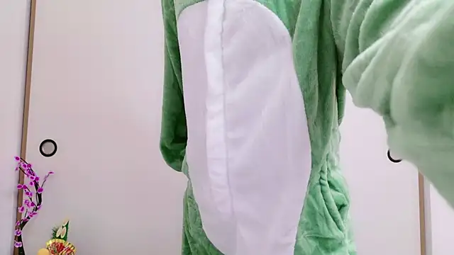 Snapshot of HONO_cha chatting on 01-04-25, 11:11 HONO cha online show from 01-04-25, 11:11