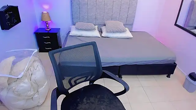 Lana stone  online show from 02-01-25, 03:30