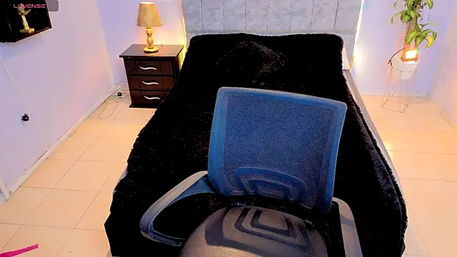 Lana stone  online show from 11-09-25, 03:27