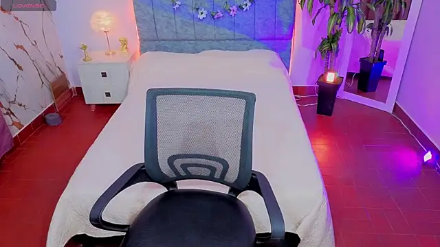 Lana stone  online show from 02-28-26, 04:24