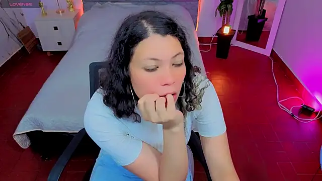 Lana stone  online show from 03-01-26, 03:19