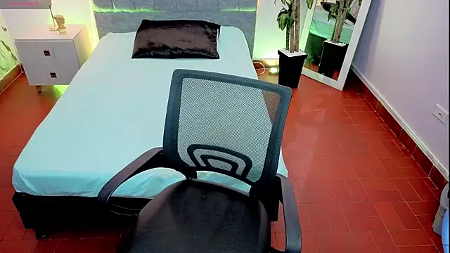 Lana stone  online show from 03-19-26, 04:27