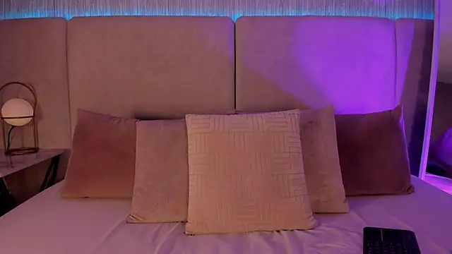 Snapshot of MALENA-ANGEL chatting on 10-15-25, 09:04 MALENA-ANGEL online show from 10-15-25, 09:04