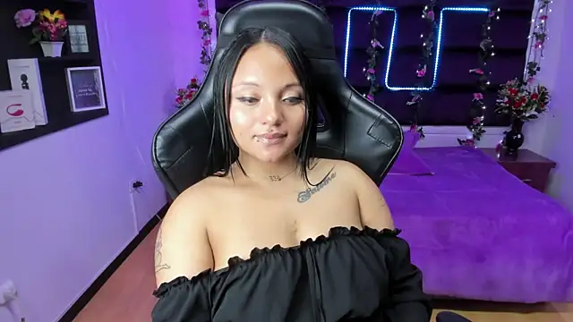 Snapshot of sweelanna__ chatting on 02-07-25, 08:44 sweelanna online show from 02-07-25, 08:44