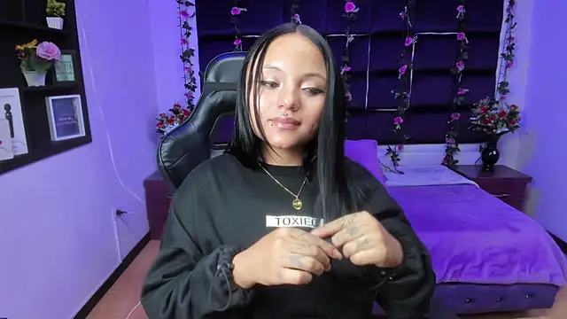 Snapshot of sweelanna__ chatting on 03-20-25, 08:09 sweelanna online show from 03-20-25, 08:09