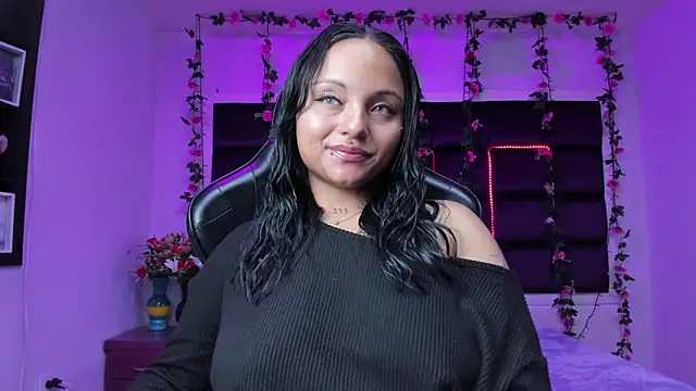 Snapshot of sweelanna__ chatting on 11-06-25, 02:01 sweelanna online show from 11-06-25, 02:01