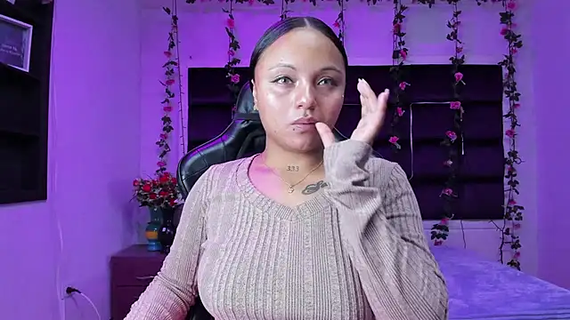 sweelanna   online show from 12-17-25, 01:55